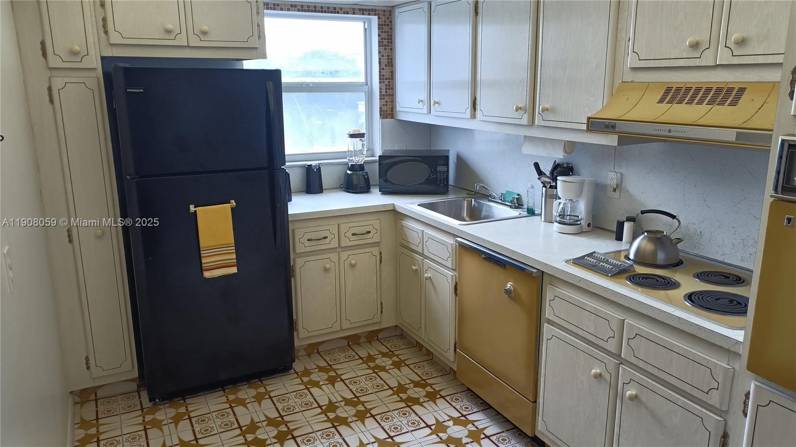 245 18th Street, Unit 502 Miami Beach, FL 33139 - Photo 14 of 27