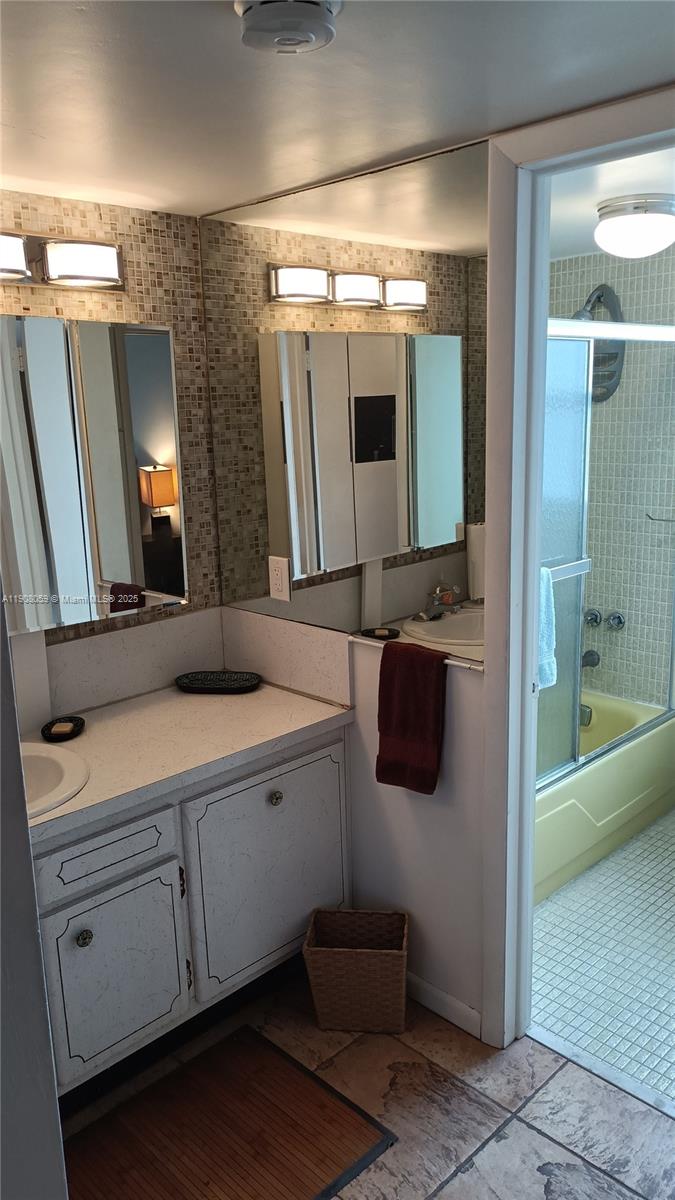 245 18th Street, Unit 502 Miami Beach, FL 33139 - Photo 17 of 27