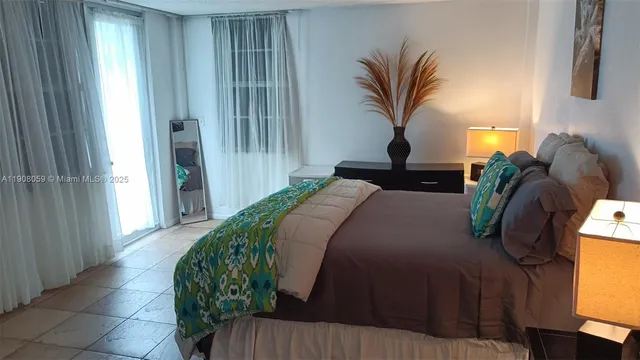 $330,000 | 245 18th Street, Unit 502, Miami Beach, FL 33139