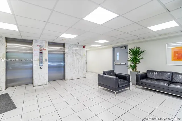 $330,000 | 245 18th Street, Unit 502, Miami Beach, FL 33139