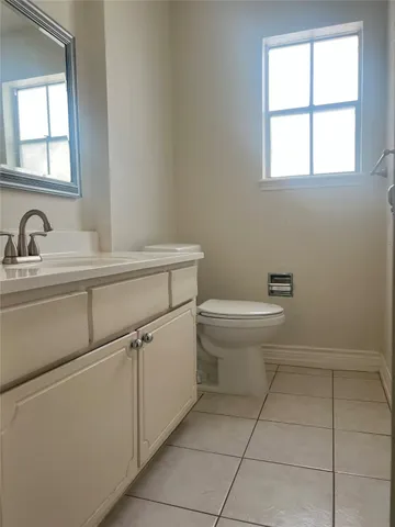 a view of a livingroom with window