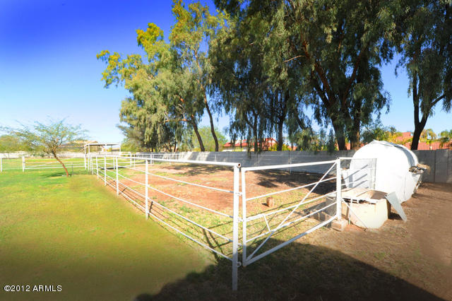100 South Ranchos Legante Drive Gilbert, AZ 85296 - Photo 27 of 30 For your Horses