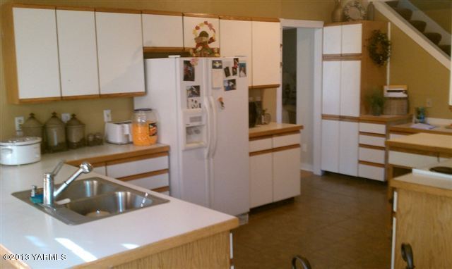3313 Independence Road Sunnyside, WA 98944 - Photo 2 of 11 a kitchen with stainless steel appliances cabinets and a sink