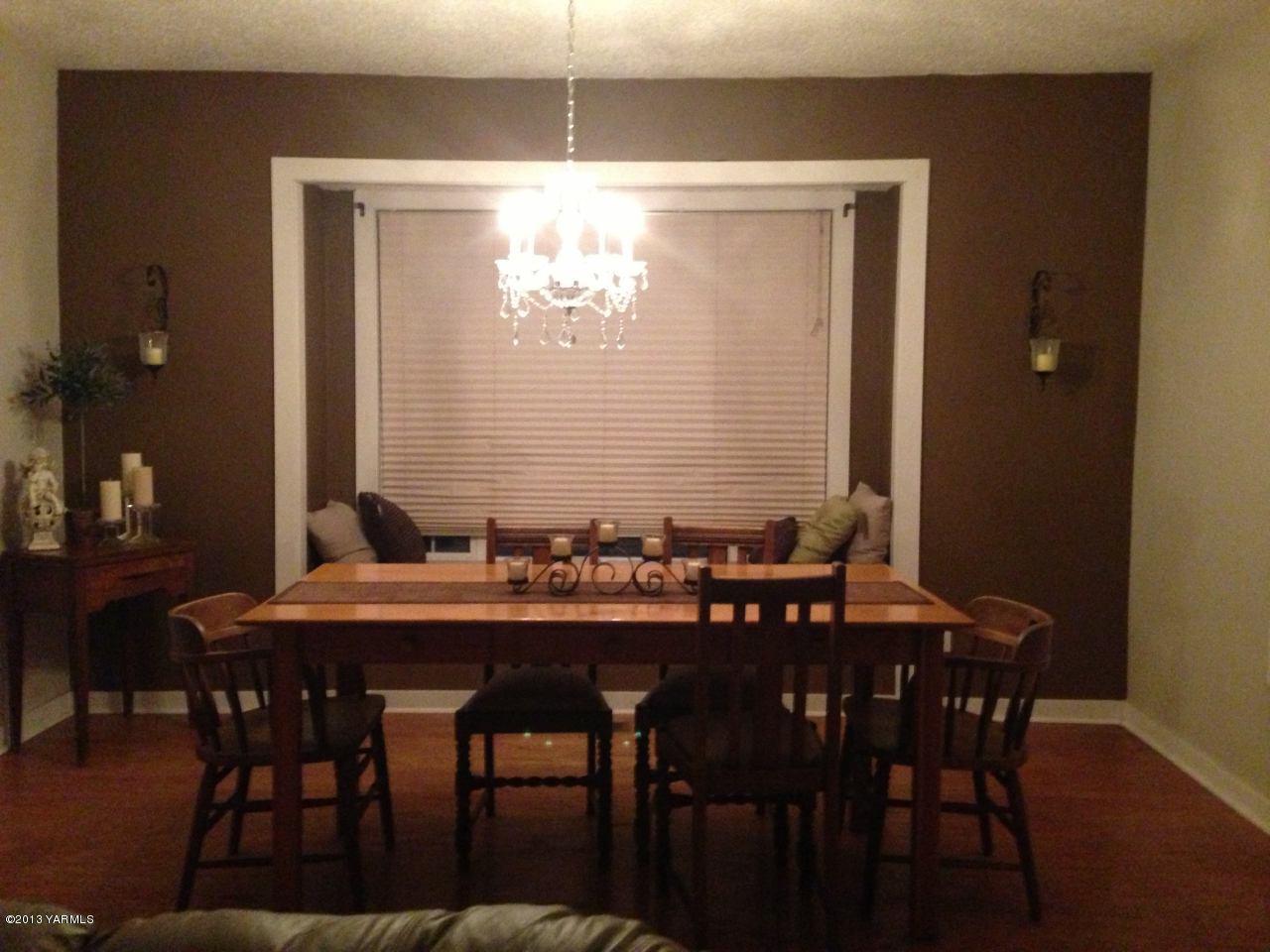 3313 Independence Road Sunnyside, WA 98944 - Photo 3 of 11 a view of a dining room with furniture and wooden floor