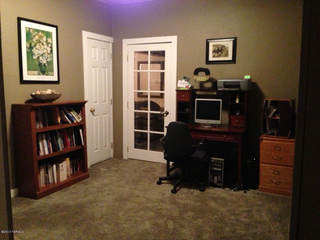 3313 Independence Road Sunnyside, WA 98944 - Photo 4 of 11 a view of a workspace with furniture and a bookshelf