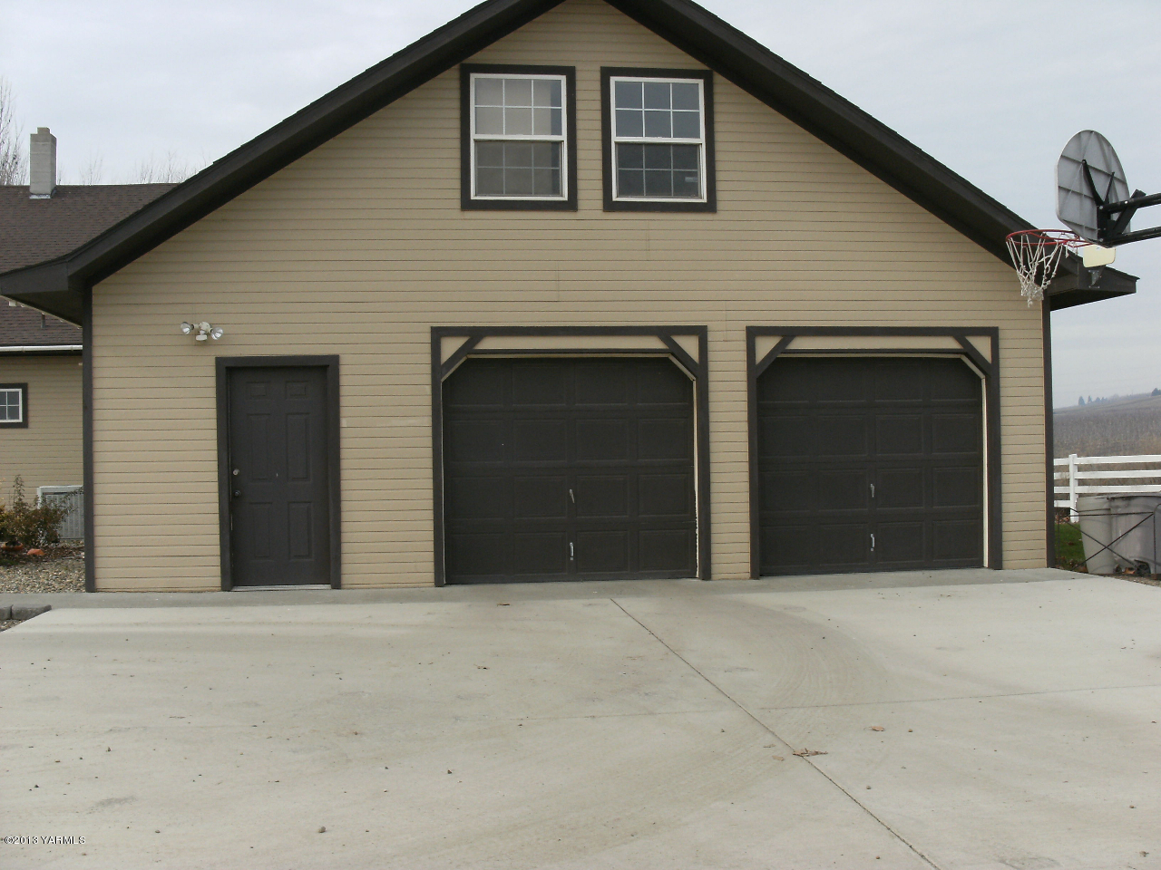 3313 Independence Road Sunnyside, WA 98944 - Photo 9 of 11 a front view of a house