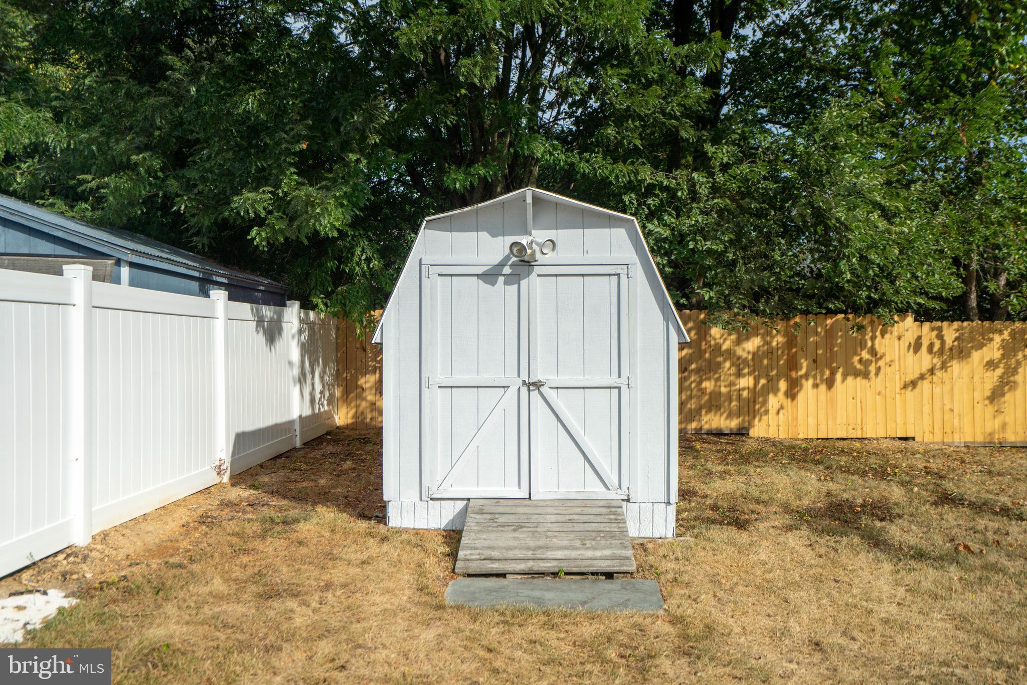 303 Hackberry Drive Stephens City, VA 22655 - Photo 3 of 23