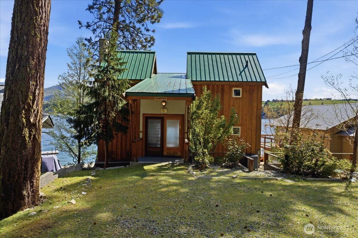 12632 South Lakeshore Road Chelan, WA 98816 - Photo 11 of 40