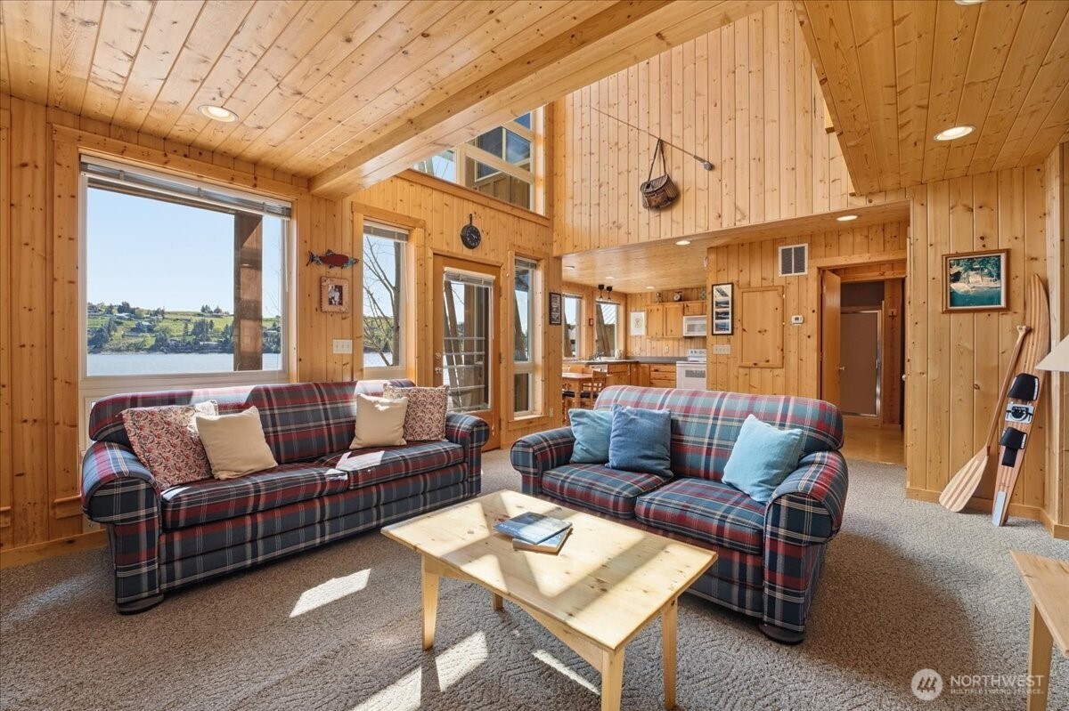 12632 South Lakeshore Road Chelan, WA 98816 - Photo 15 of 40