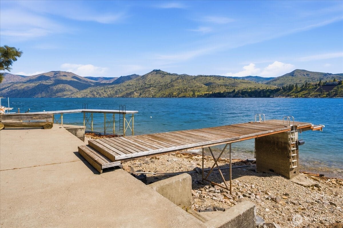 12632 South Lakeshore Road Chelan, WA 98816 - Photo 21 of 40