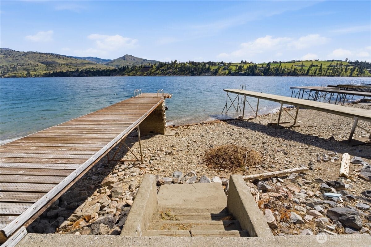 12632 South Lakeshore Road Chelan, WA 98816 - Photo 22 of 40