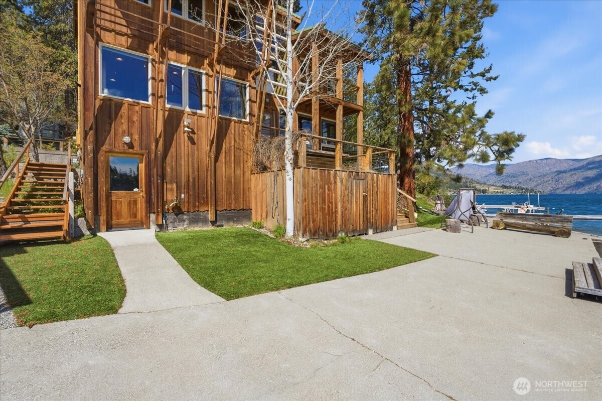 12632 South Lakeshore Road Chelan, WA 98816 - Photo 24 of 40