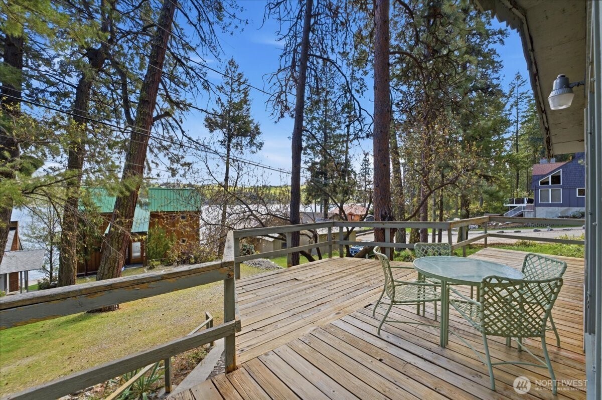 12632 South Lakeshore Road Chelan, WA 98816 - Photo 35 of 40