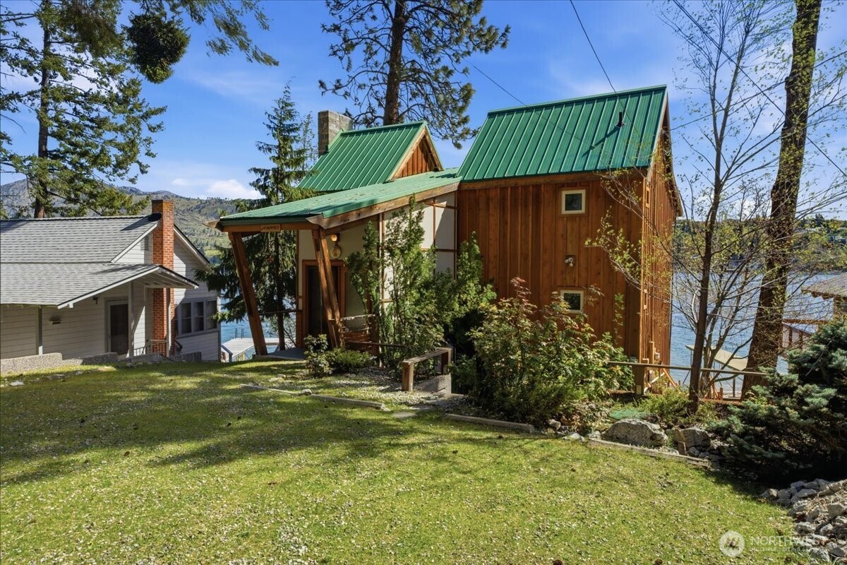 12632 South Lakeshore Road Chelan, WA 98816 - Photo 10 of 40