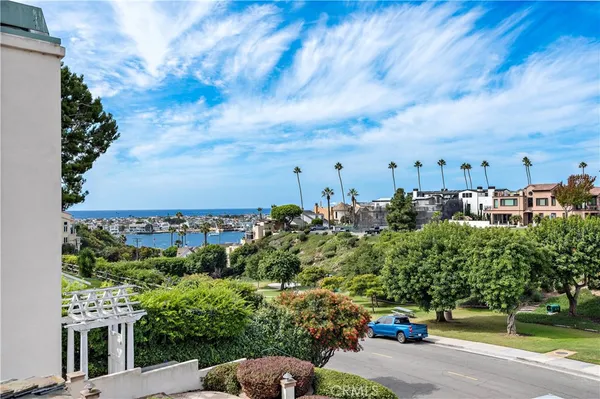 $6,900 | 414-5 Carnation Avenue, Unit UPPR, Corona del Mar, CA 92625