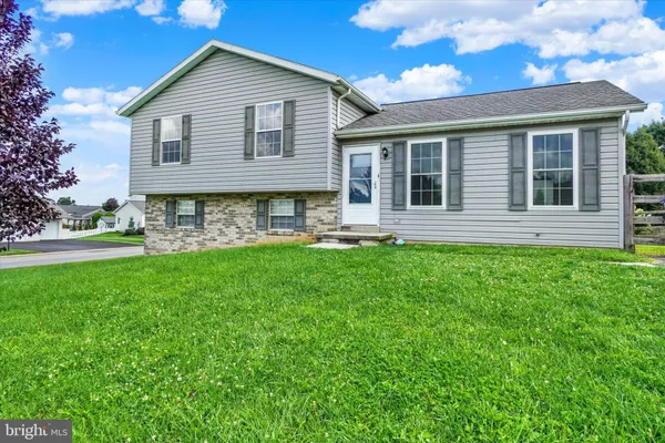 $365,000 | 131 Switchpoint Drive, Stewartstown, PA 17363