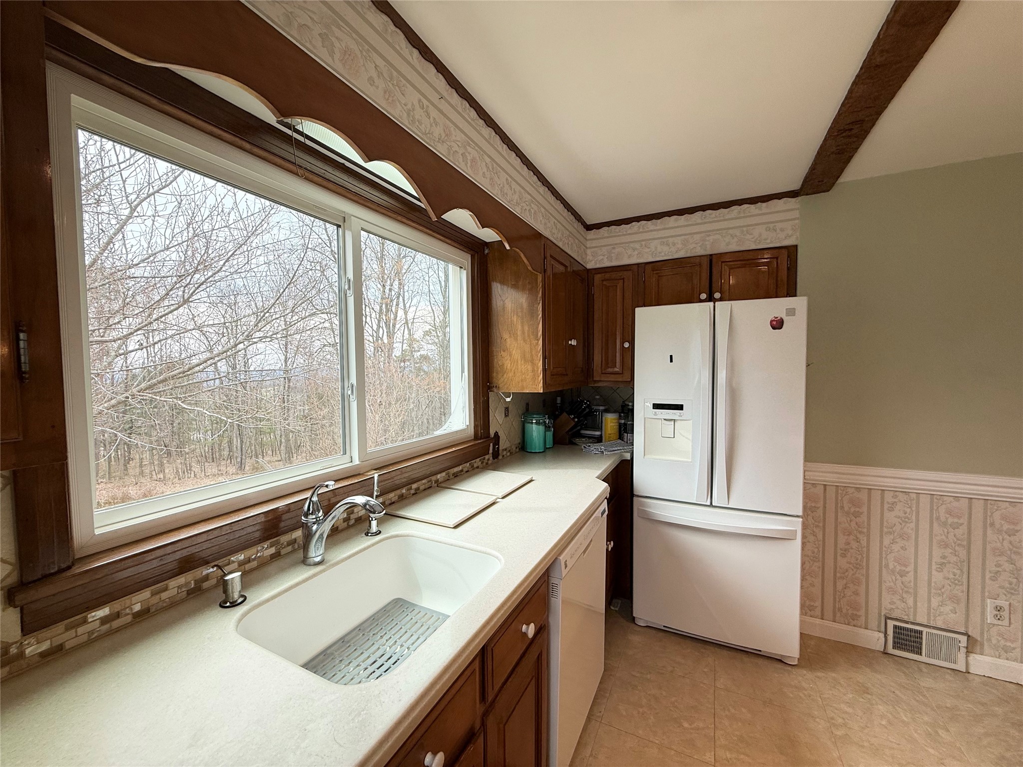 68 Andrews Road Vestal, NY 13850 - Photo 9 of 42