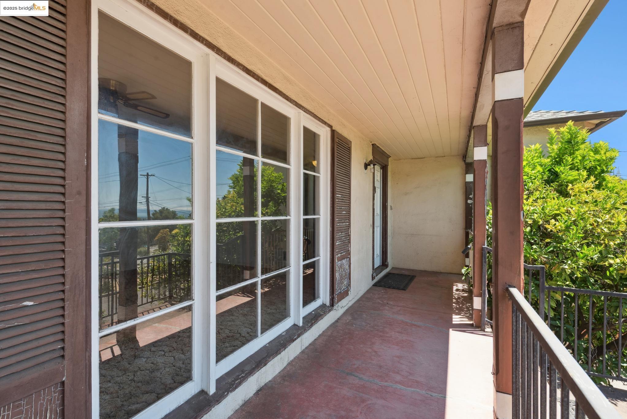 4751 Lincoln Avenue Oakland, CA 94602 - Photo 7 of 60 View of balcony
