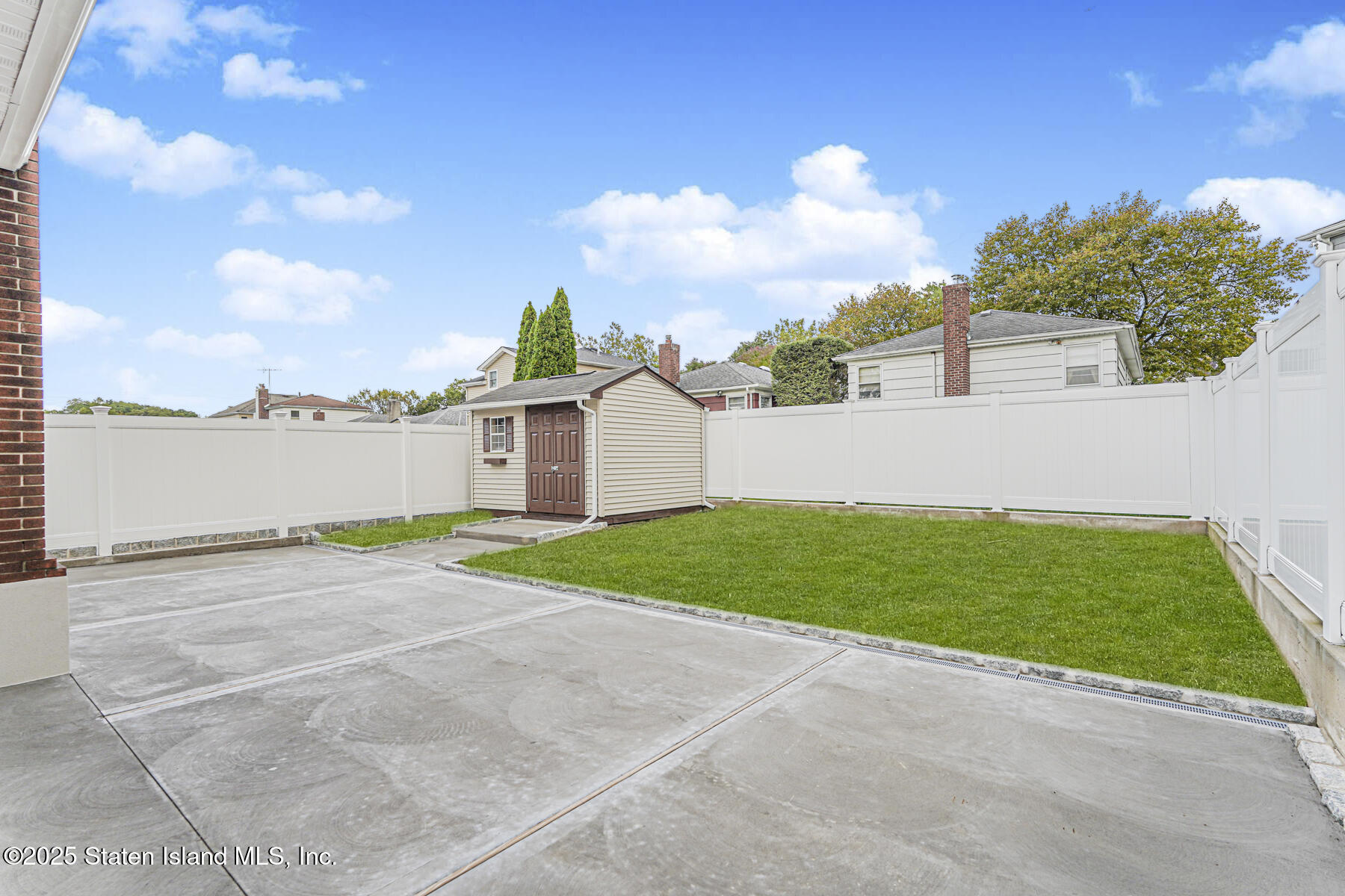 236 Amber Street Staten Island, NY 10306 - Photo 20 of 22 a view of a backyard of the house