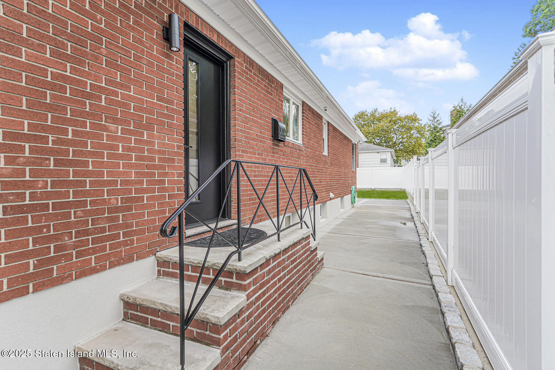 236 Amber Street Staten Island, NY 10306 - Photo 21 of 22 a view of an outdoor space with seating area