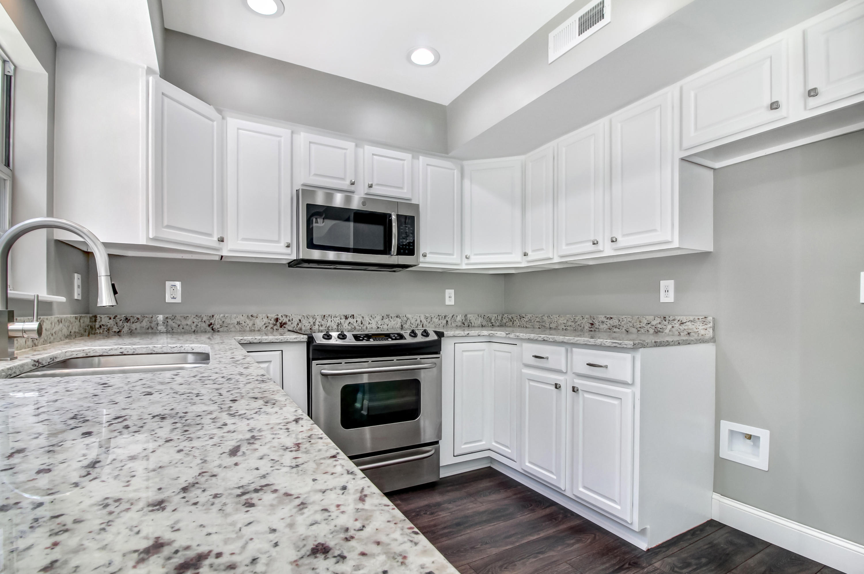 403 Laurel Ridge Road North Charleston, SC 29418 - Photo 10 of 38 kitchen