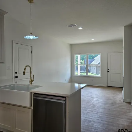 $1,600 | 18723 Farm To Market Road 850, Unit 1, Arp, TX 75750