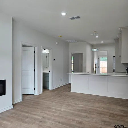 $1,600 | 18723 Farm To Market Road 850, Unit 1, Arp, TX 75750