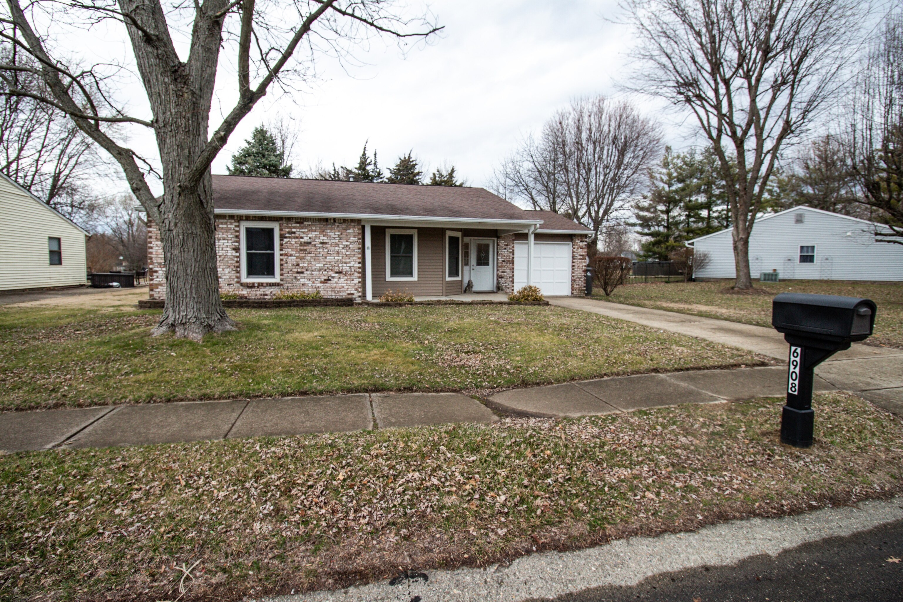 6908 Inverness Way Indianapolis, IN 46237 - Photo 2 of 15 Gallery Image 2
