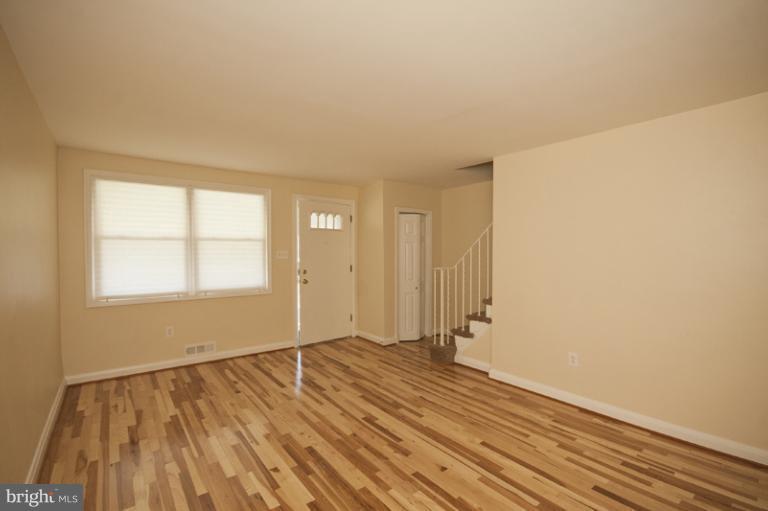 5519 Force Road Baltimore, MD 21206 - Photo 13 of 14 Living Room