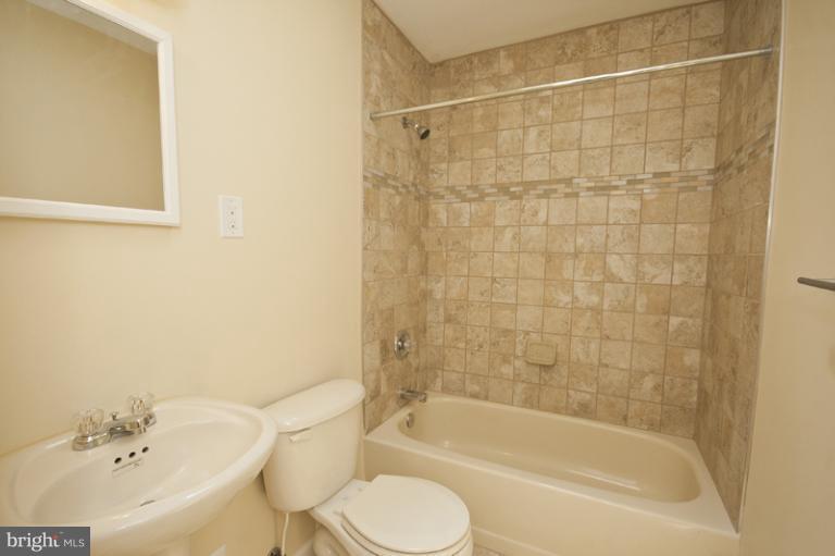 5519 Force Road Baltimore, MD 21206 - Photo 3 of 14 Bath