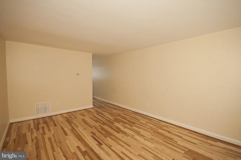 5519 Force Road Baltimore, MD 21206 - Photo 4 of 14 Living Room