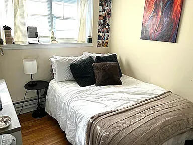 31 Radcliffe Street Charleston, SC 29403 - Photo 13 of 20 31 radcliffe upstairs bedroom right