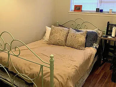 31 Radcliffe Street Charleston, SC 29403 - Photo 15 of 20 31 radcliffe upstairs bedroom left