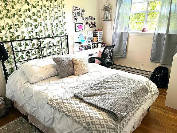 31 Radcliffe Street Charleston, SC 29403 - Photo 5 of 20 31 radcliffe downstairs bedroom 2