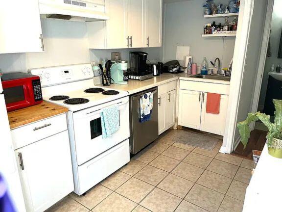 31 Radcliffe Street Charleston, SC 29403 - Photo 9 of 20 31 radckuffe kitchen 1