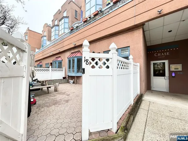 $3,700 | 18 Independence Way, Unit J018, Edgewater, NJ 07020