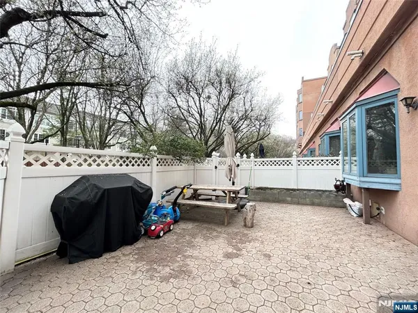 $3,700 | 18 Independence Way, Unit J018, Edgewater, NJ 07020