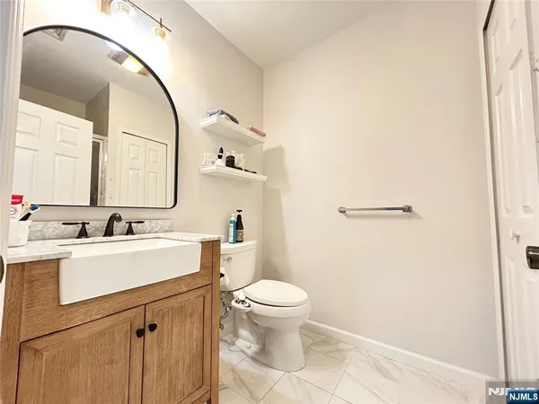 $3,700 | 18 Independence Way, Unit J018, Edgewater, NJ 07020