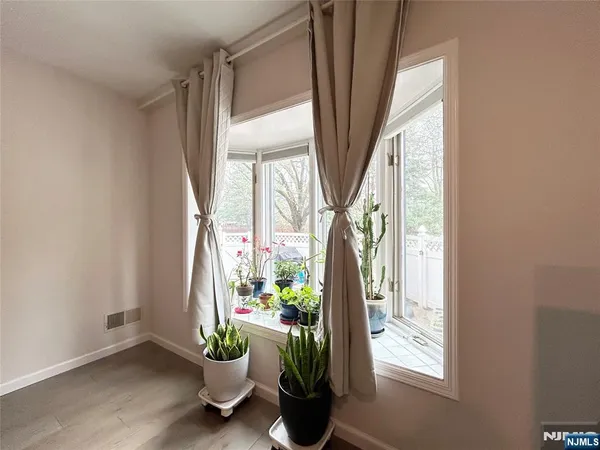 $3,700 | 18 Independence Way, Unit J018, Edgewater, NJ 07020