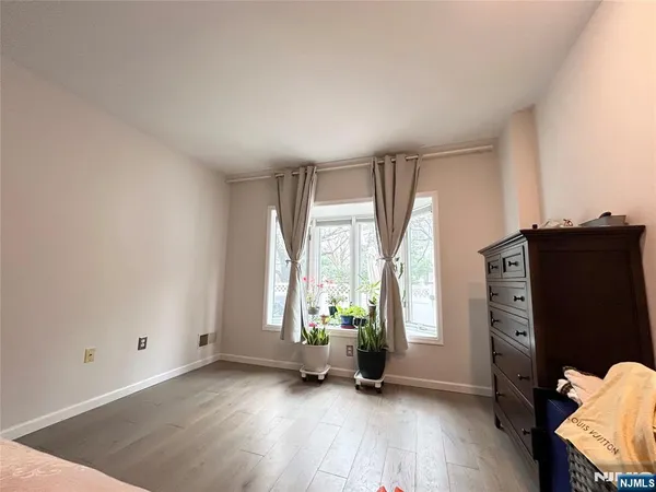 $3,700 | 18 Independence Way, Unit J018, Edgewater, NJ 07020