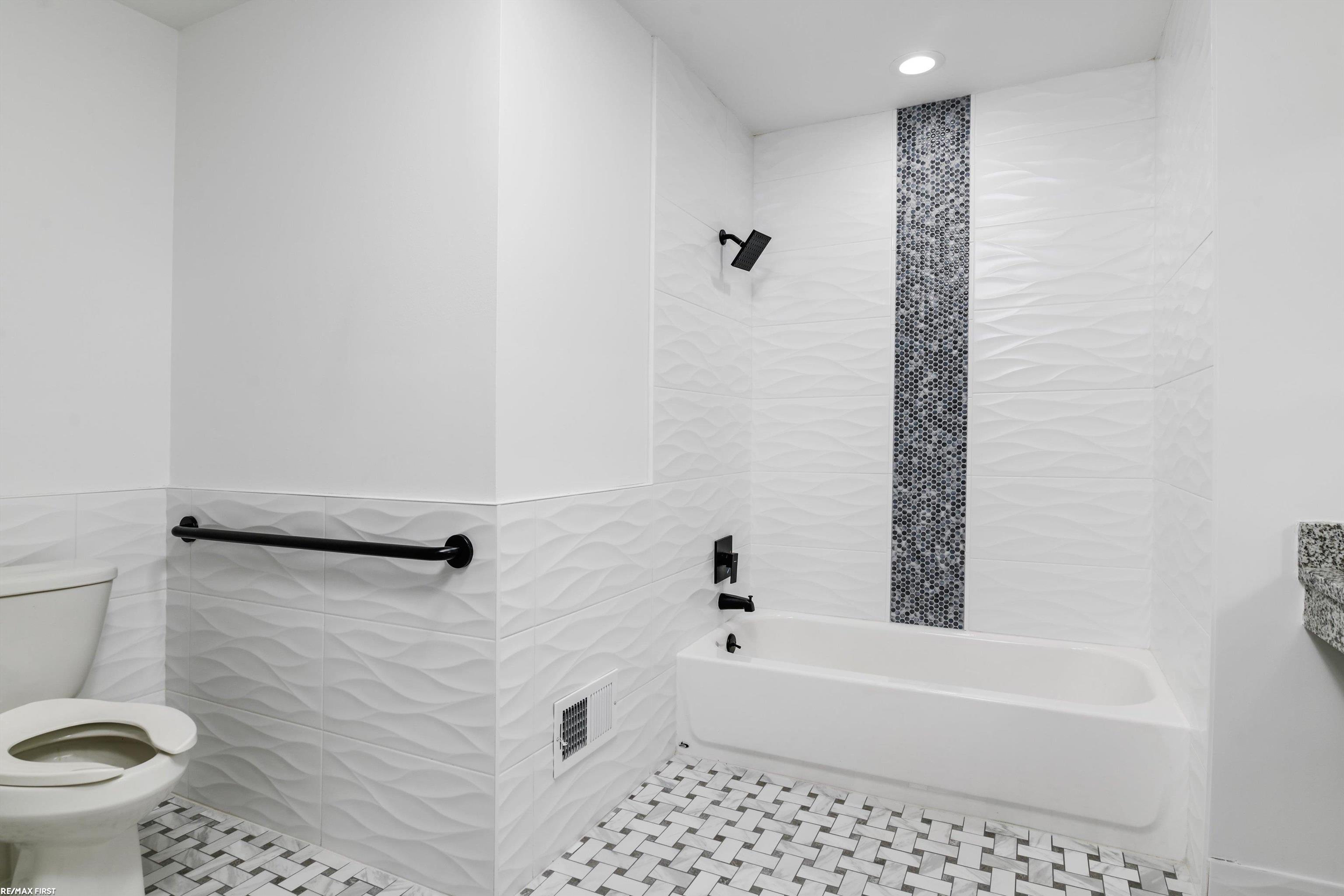 56595 Omo Road Macomb, MI 48042 - Photo 10 of 27 50108068-9.JPG