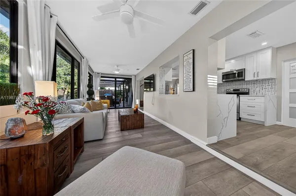 $4,600 | 371 Southeast 3rd Street, Unit 371, Pompano Beach, FL 33060