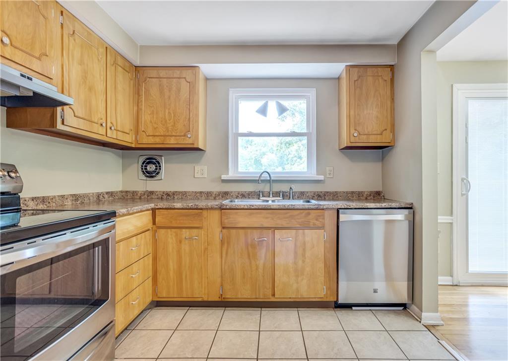 104 South Jamestown Road Coraopolis, PA 15108 - Photo 8 of 25 New stainless steel stove and dishwasher.