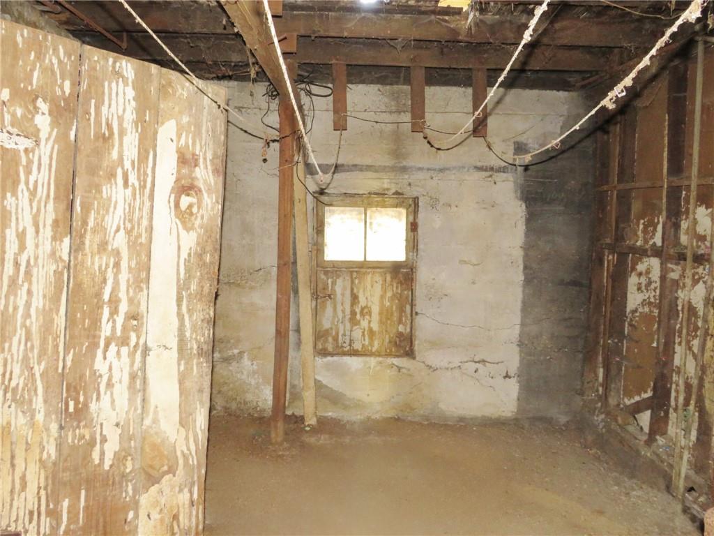 311 Run Street Carnegie, PA 15106 - Photo 18 of 20 a bathroom with a shower