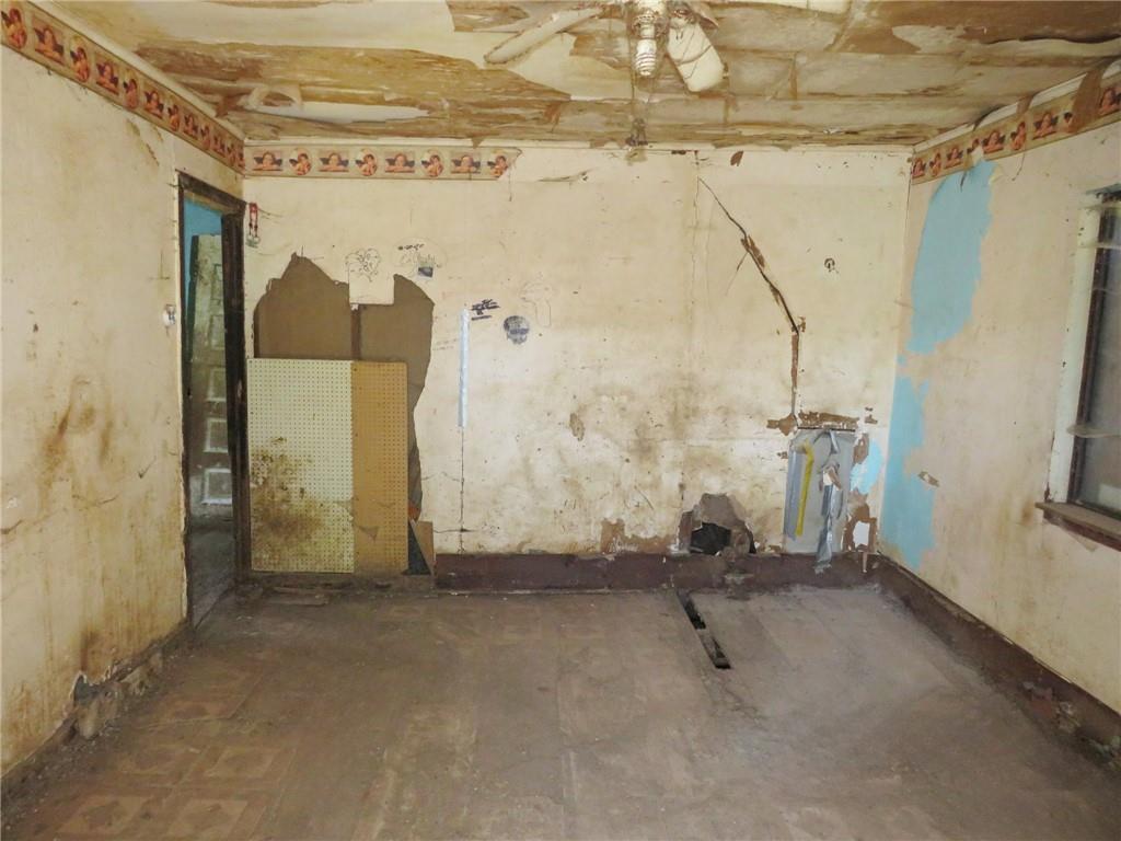 311 Run Street Carnegie, PA 15106 - Photo 4 of 20 a bathroom with a shower