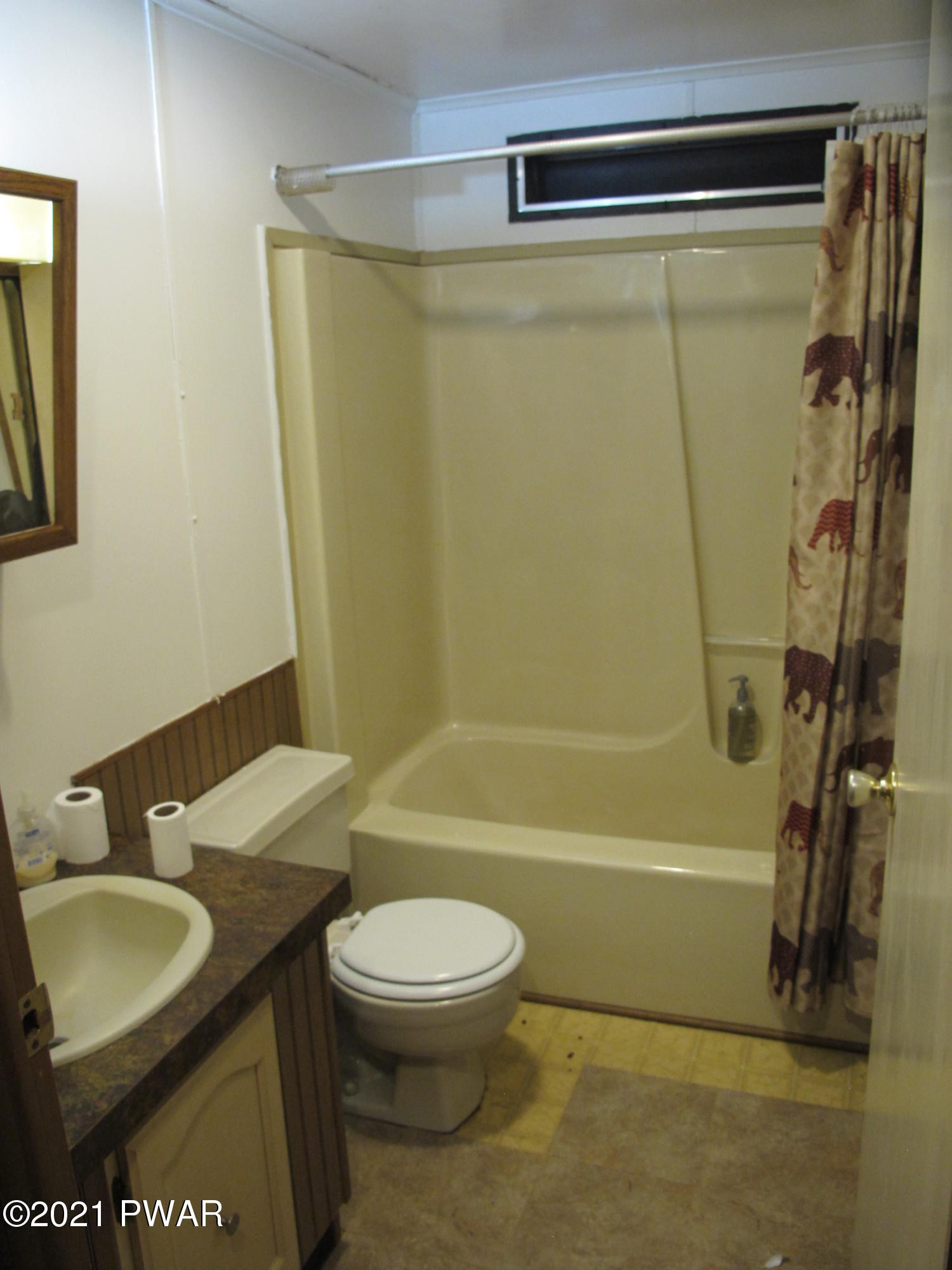 109 Laurel Ridge Hawley, PA 18428 - Photo 7 of 12 Bathroom 2