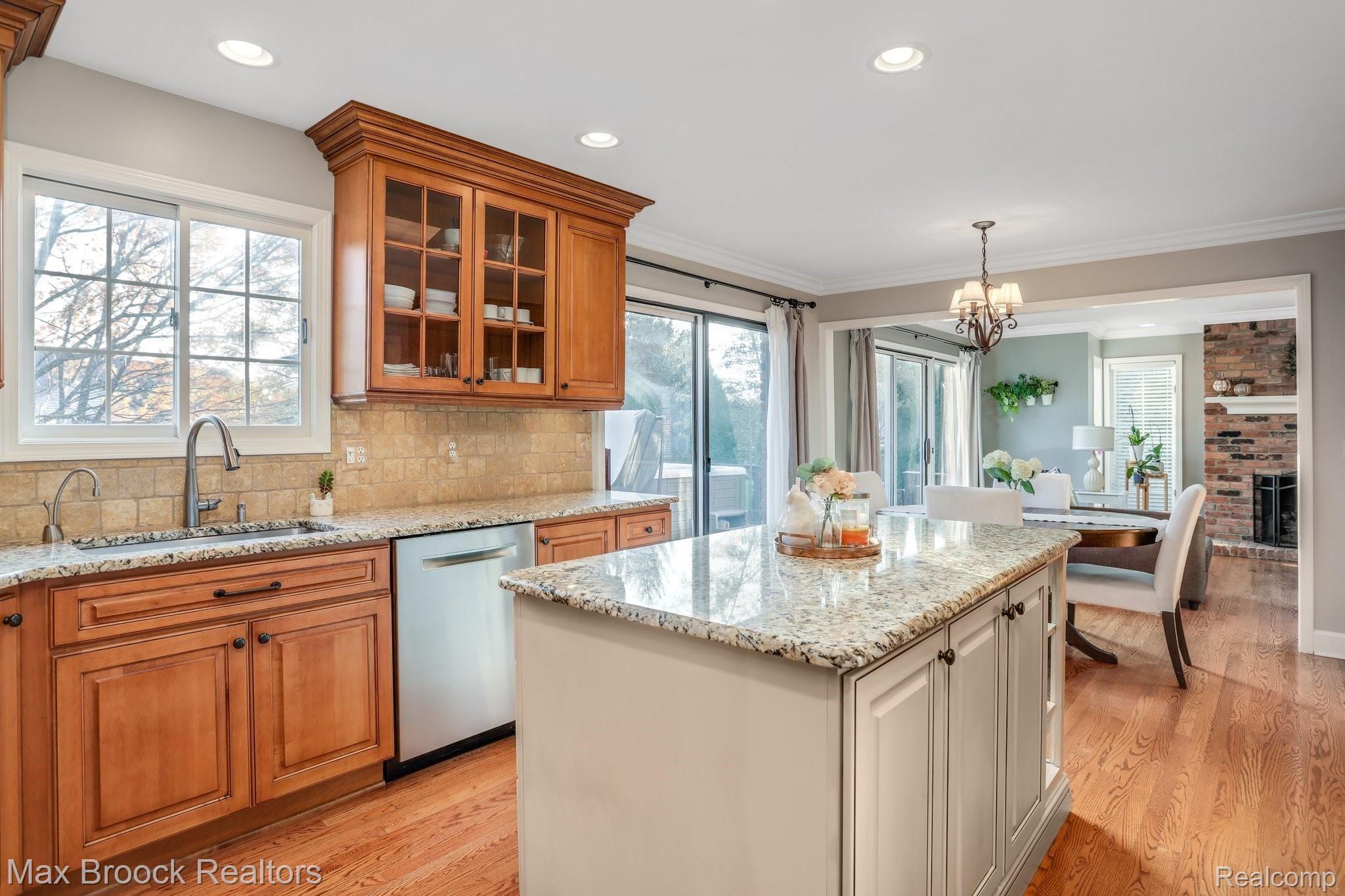 3125 Summit Ridge Drive Rochester, MI 48306 - Photo 7 of 46 14-web-or-mls-3125 Summit Ridge Rochester Hills0008.jpg