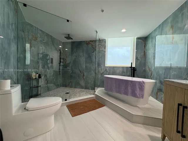 $3,950 | 1755 East Hallandale Beach Boulevard, Unit 2207E, Hallandale Beach, FL 33009