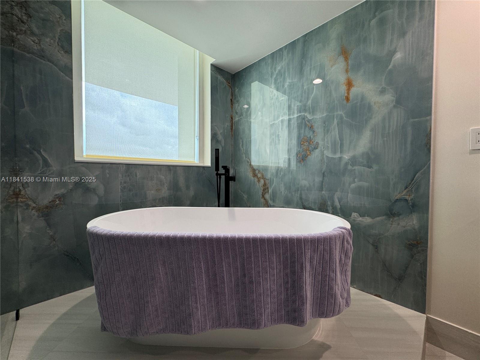 1755 East Hallandale Beach Boulevard, Unit 2207E Hallandale Beach, FL 33009 - Photo 20 of 34