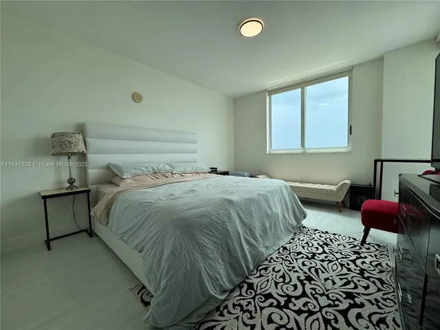 $3,950 | 1755 East Hallandale Beach Boulevard, Unit 2207E, Hallandale Beach, FL 33009